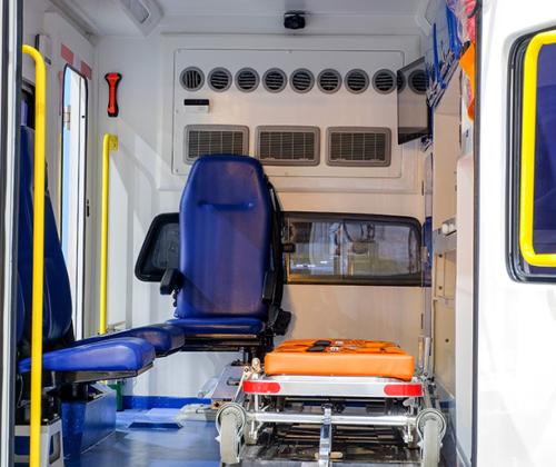 Fotografía del interior de una ambulancia.